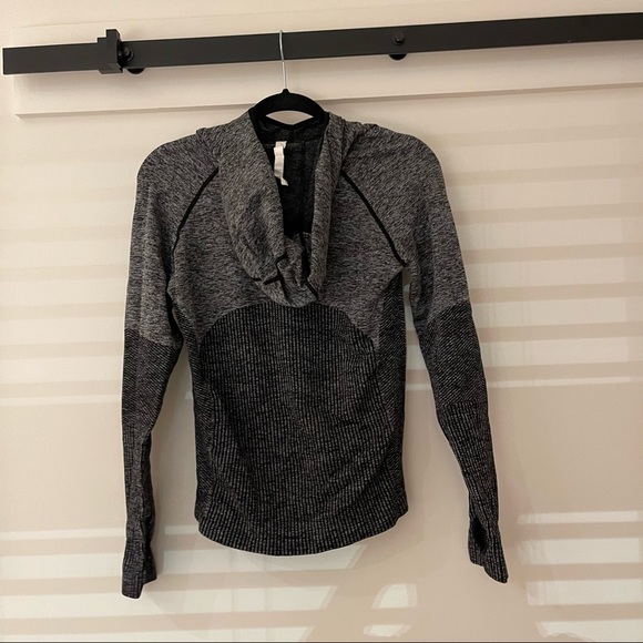 SOLD - Fabletics Athletic Top - Picture 4 of 5